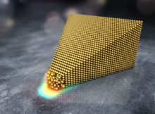 Кластеры атомов золота образуют своеобразную пирамидальную форму
