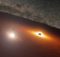 Это изображение показывает две массивные черные дыры в галактике OJ 287. Меньшая черная дыра вращается вокруг большей, которая также окружена газовым диском. Когда маленькая черная дыра врезается в диск, она дает вспышку ярче 1 триллиона звезд.