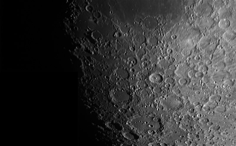 Новые свидетельства показывают, что гигантские метеориты воздействуют на части Луны