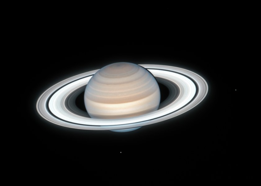 Хаббл видит лето на Сатурне