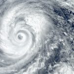 Изменение климата заставляет обрушивающиеся на сушу ураганы дольше оставаться сильнее