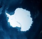 Быстрее в прошлом: новые изображения морского дна западно-антарктического ледяного щита переворачивают представление об отступлении ледника Туэйтса